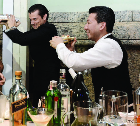 R_AUF_Bartender_RZ.indd