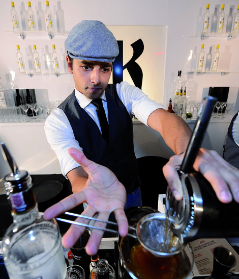 R_AUF_Bartender_RZ.indd
