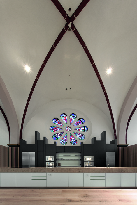 Eine Kochschule oben auf der Orgelempore im ehemaligen Kloster Hennef-Geistlingen.